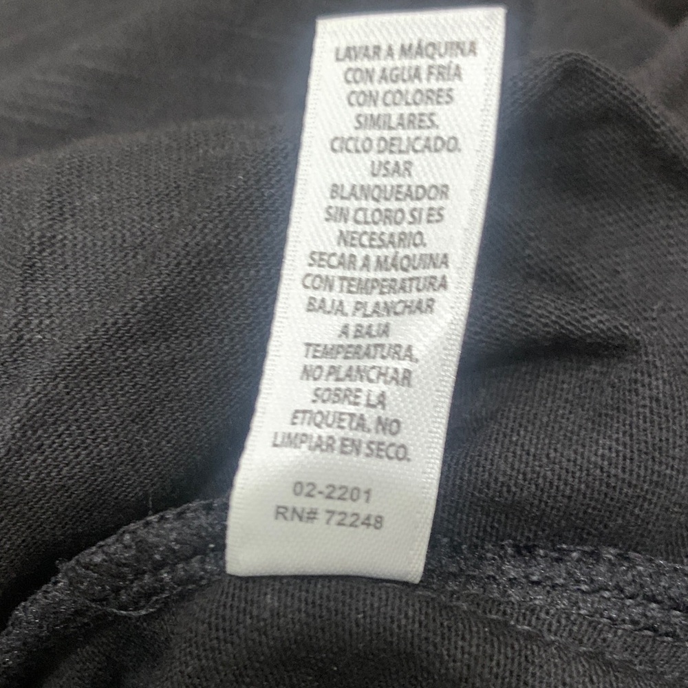 BNWT Felina Women's Classic Black V-Neck Tee - Picture 7 of 7